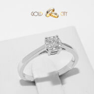 Briliáns csiszolású gyémántok díszítik ezt a klasszikus női gyűrűt