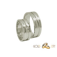Modern fehér arany karikagyűrű, melynek közepén mélyen mart hullám minta van.