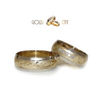 Kétszínű kézzel vésett arany karikagyűrű, a Gold City Ékszer Webáruház kínálatából.