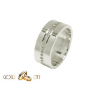 Modern fehér arany karikagyűrű, a női változat sok kővel díszítve.