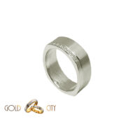 Szögletes, fehér aranyból készült karikagyűrű