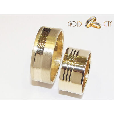 Széles, 14 karátos sárga arany karikagyűrű, kérésre lehet fényes vagy matt.