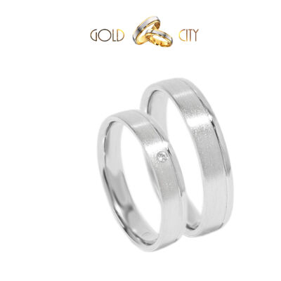 Karikagyűrű 14 karátos  fehér aranyból, a női gyűrű kővel díszítve.