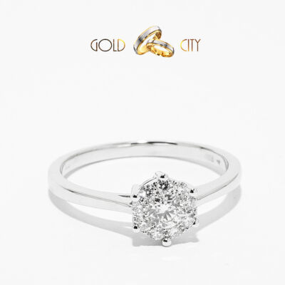 Csillogó briliáns csiszolású gyémántok díszítik ezt a klasszikus gyűrűt