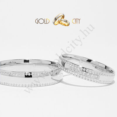 Fényes, 14 karátos különleges fehér arany karikagyűrű-goldcity.hu