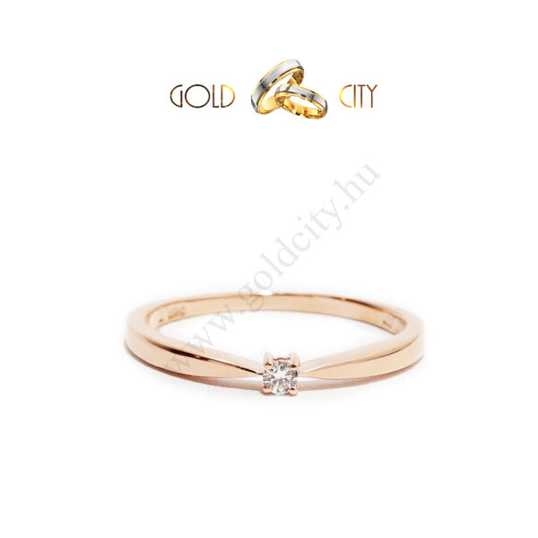 Csillogó briliáns díszíti ezt a női gyűrűt 14 k  rozé aranyból 